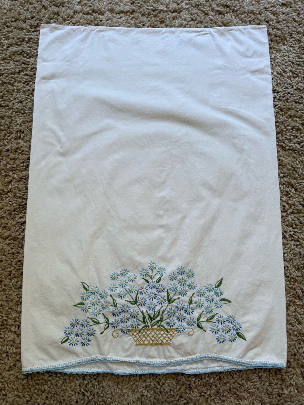 VTG Pair Embroidered Pillowcases Blue Flower Basket Cottagecore Crochet Edge - Picture 8 of 15